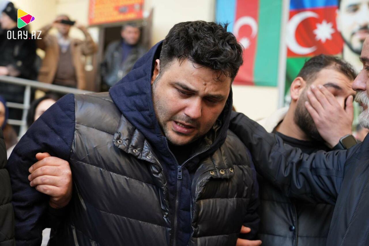 Atasının vida mərasimində halı pisləşdi