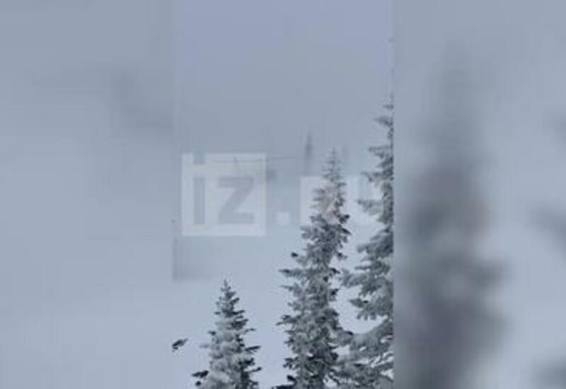 Момент жесткой посадки вертолета в Кузбассе, где погиб гид