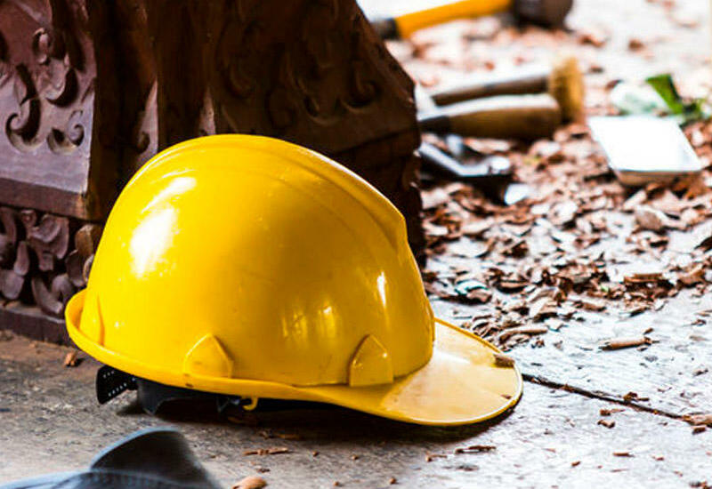 Binəqədidə fəhlə hündürlükdən yıxılaraq ölüb