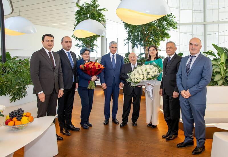 Омару Эльдарову вручен орден "Эмек"