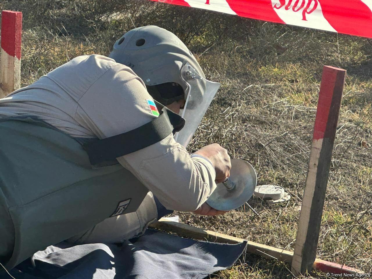 Ermənilər Füzulidə kütləvi məzarlıqların ətrafını minalayıb