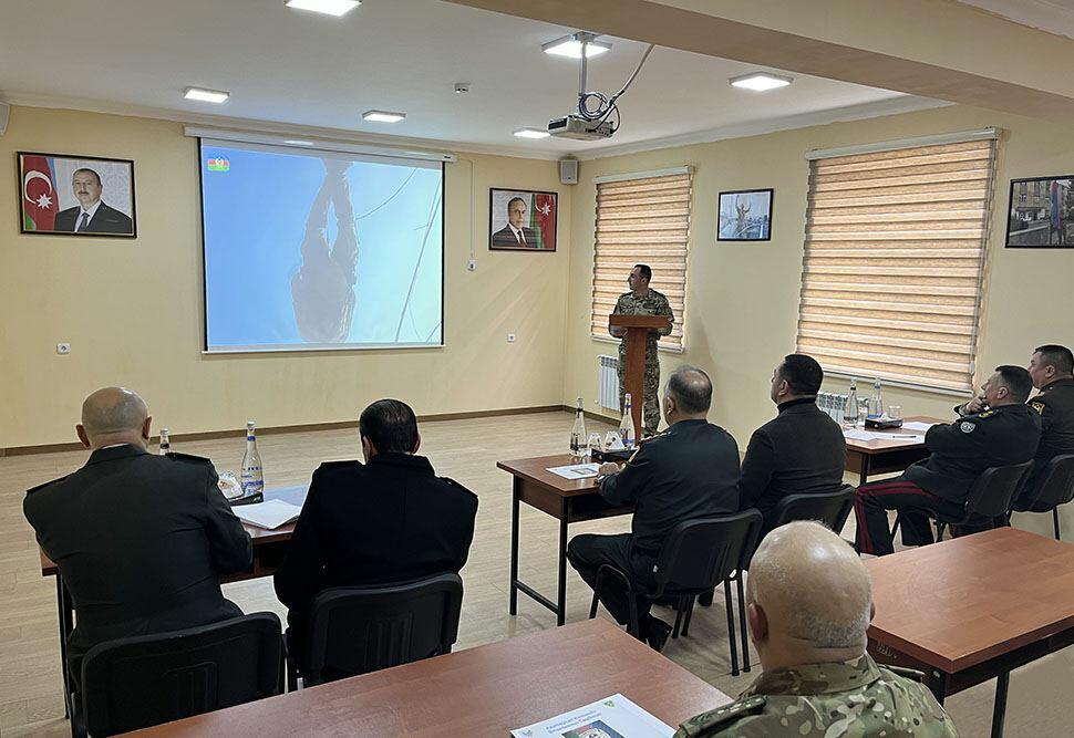 Gürcüstan nümayəndə heyəti hərbi hissələri ziyarət edib