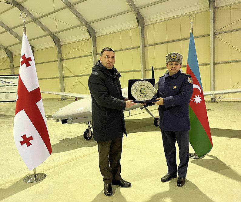 Gürcüstan nümayəndə heyəti hərbi hissələri ziyarət edib