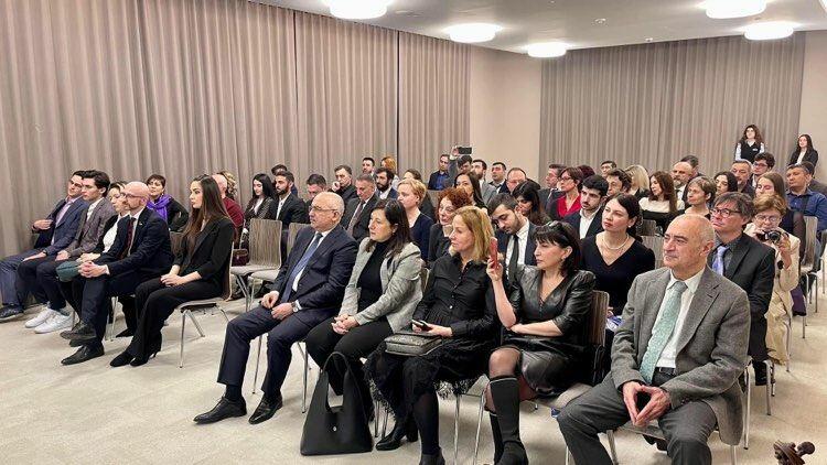 Черные подснежники в Праге… Это повесть о ребёнке, потерявшем семью в ночь Ходжалинского геноцида