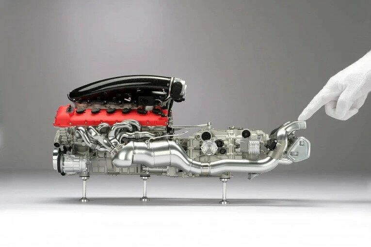 Миниатюрную копию двигателя Ferrari оценили как настоящий автомобиль