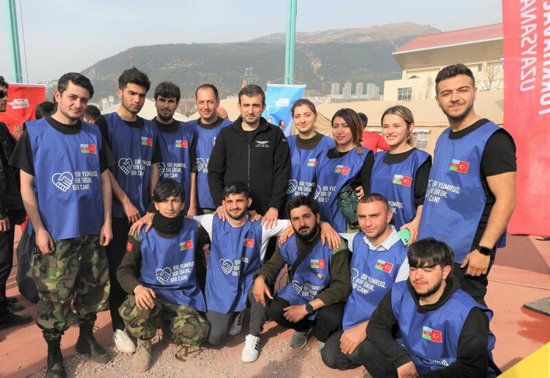 Selçuk Bayraktar Kahramanmaraşda Azərbaycan könüllüləri ilə görüşüb