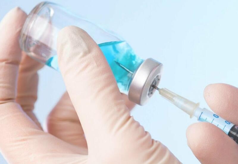 Медики выяснили причину симптомов аллергии при вакцинации от COVID