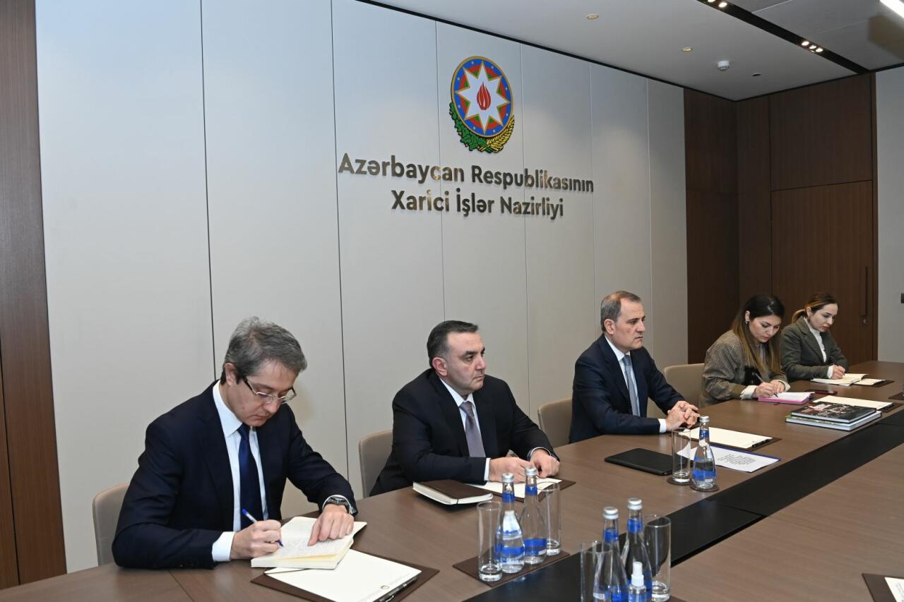 Ceyhun Bayramov Uqandanın xarici işlər naziri ilə görüşüb