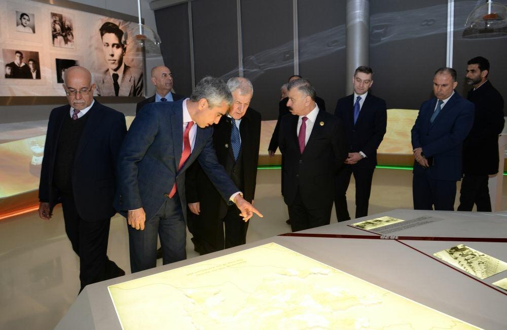 İraq Prezidenti Əbdüllətif Camal Rəşid Heydər Əliyev Mərkəzi ilə tanış olub