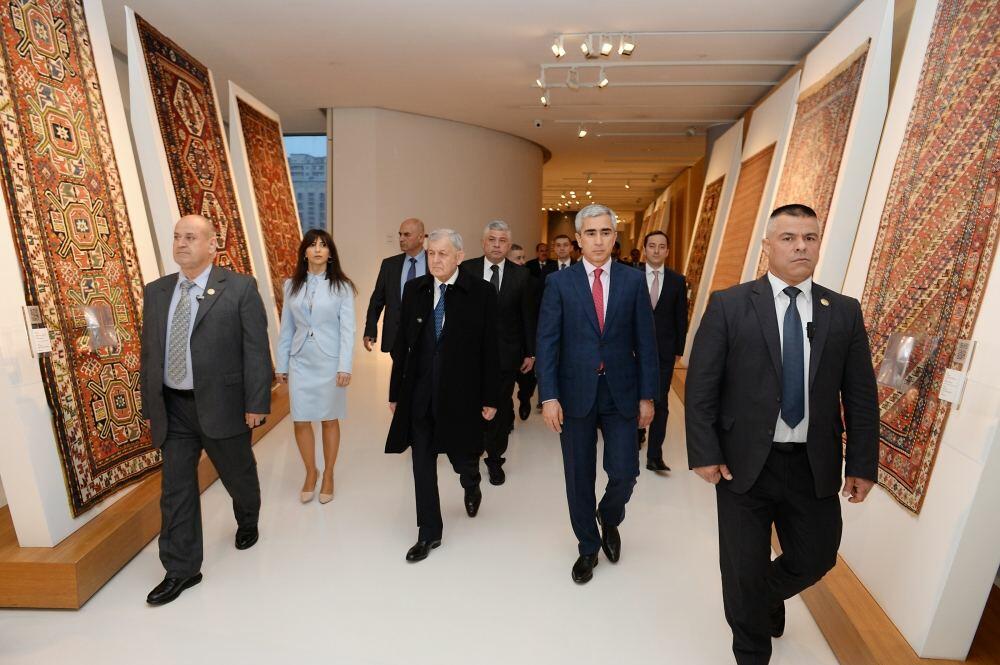 İraq Prezidenti Əbdüllətif Camal Rəşid Heydər Əliyev Mərkəzi ilə tanış olub