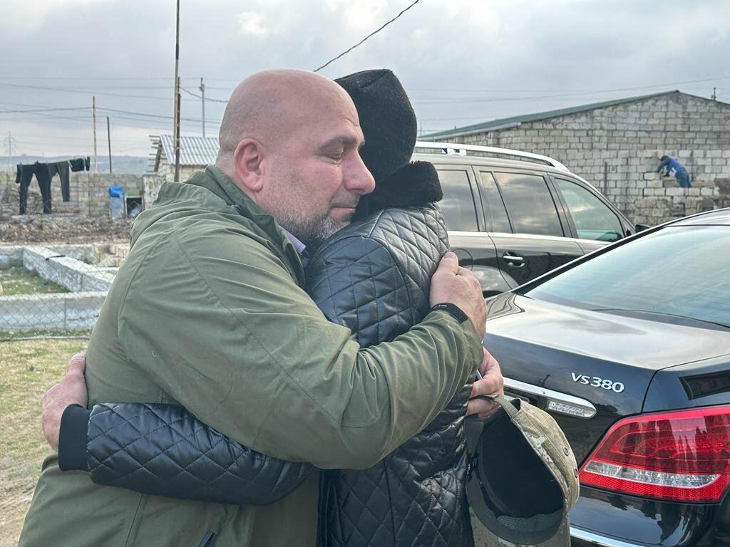Sərvər Bəşirliyə avtomobil hədiyyə edən türkiyəli iş adamı: "çox təsirləndim"