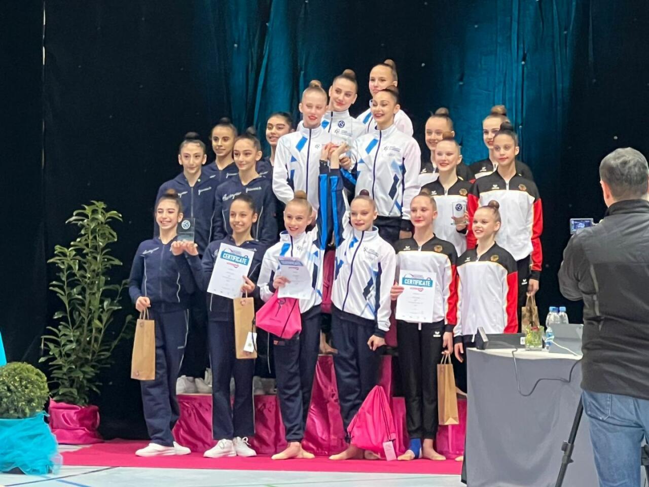 Gimnastlarımız Almaniyada keçirilən beynəlxalq turnirdə gümüş medal qazanıblar