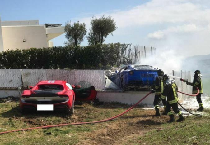 Два друга на Ferrari устроили ДТП в Италии