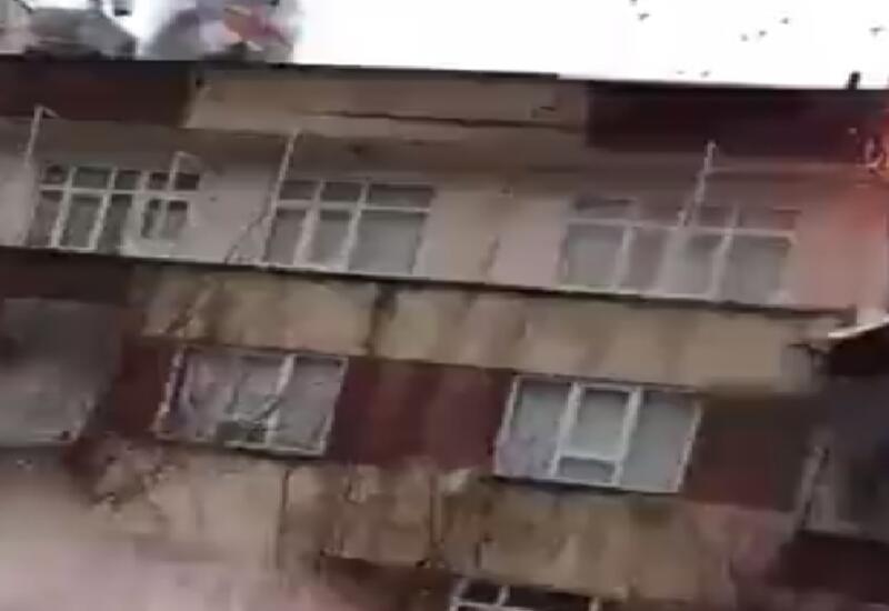 В Турции обрушилась многоэтажка