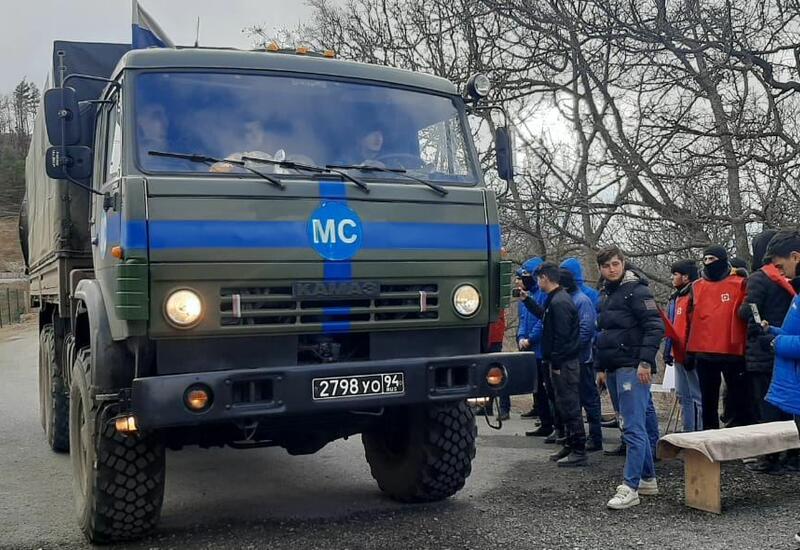 По Лачинской дороге беспрепятственно проехали еще 3 автомобиля миротворцев