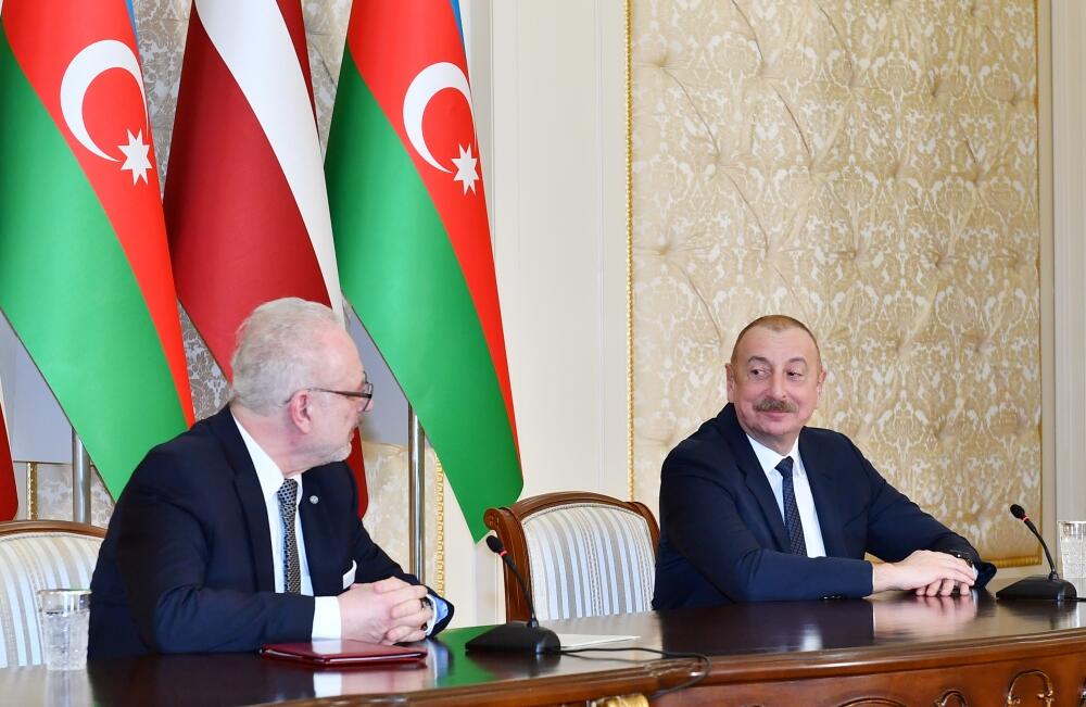Azərbaycan və Latviya prezidentləri mətbuata bəyanatlarla çıxış ediblər