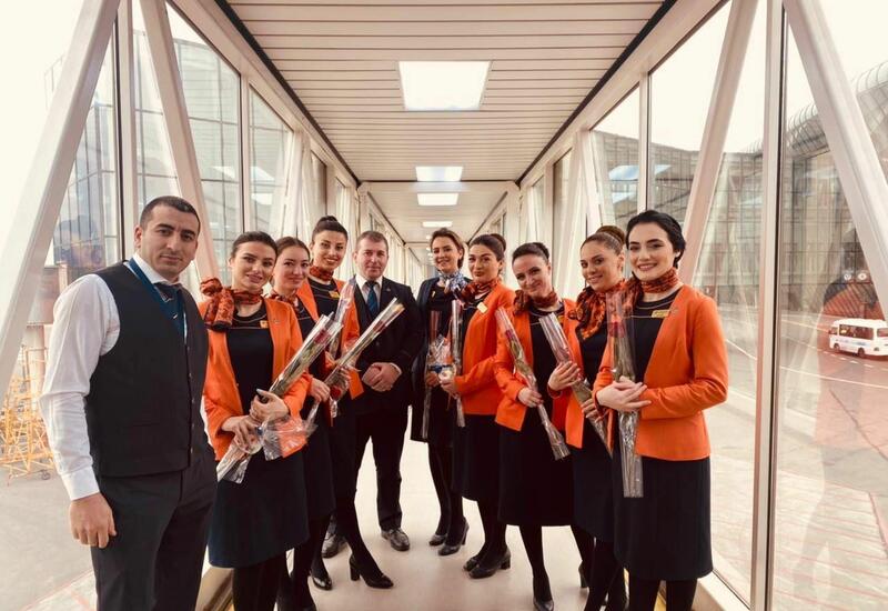 AZAL поздравил женщин с 8 Марта