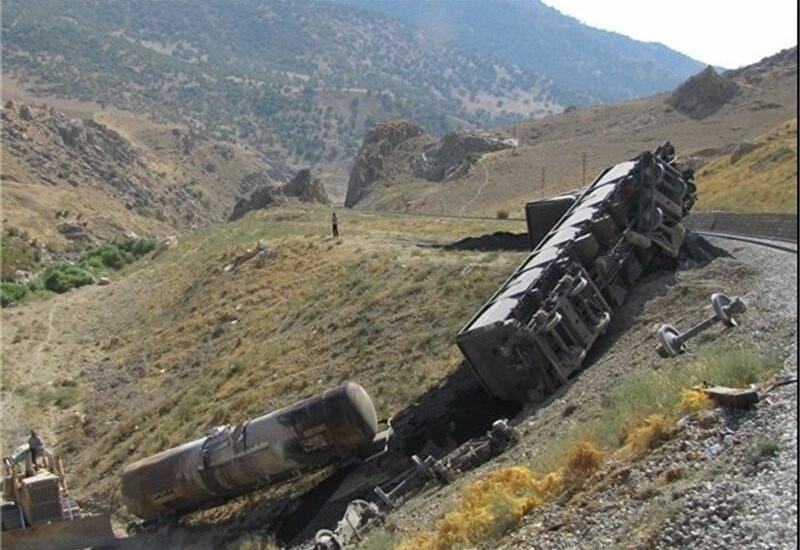В Швейцарии 2 поезда сошли с рельсов