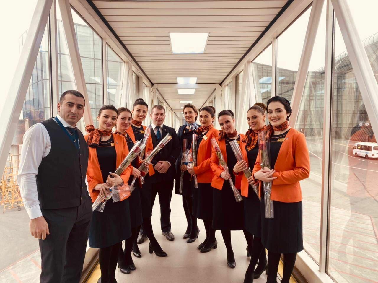 AZAL поздравил женщин с 8 Марта