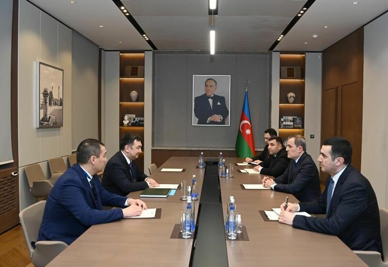 Ceyhun Bayramov Qazaxıstanın informasiya və sosial inkişaf naziri ilə görüşüb