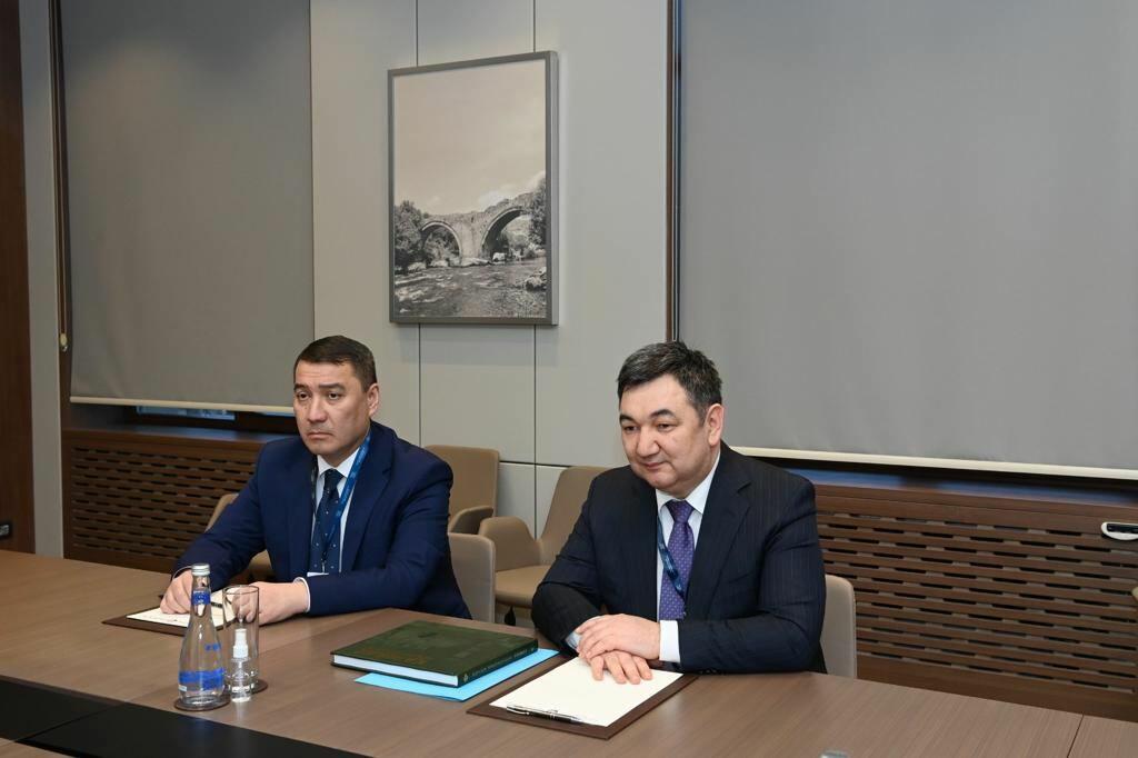 Ceyhun Bayramov Qazaxıstanın informasiya və sosial inkişaf naziri ilə görüşüb