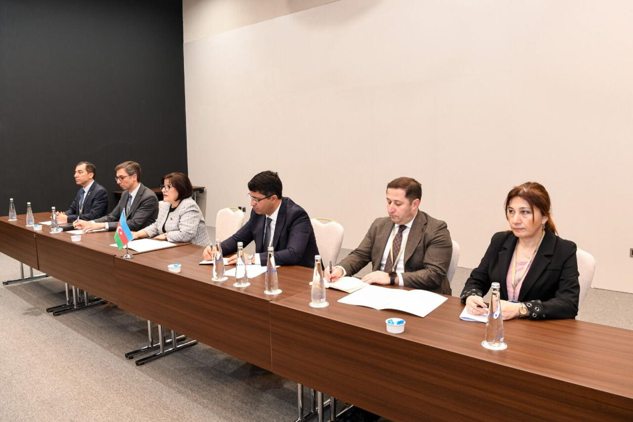 Milli Məclisin sədri Bəhreyndə bir sıra ölkələrin parlament rəhbərləri ilə görüşüb