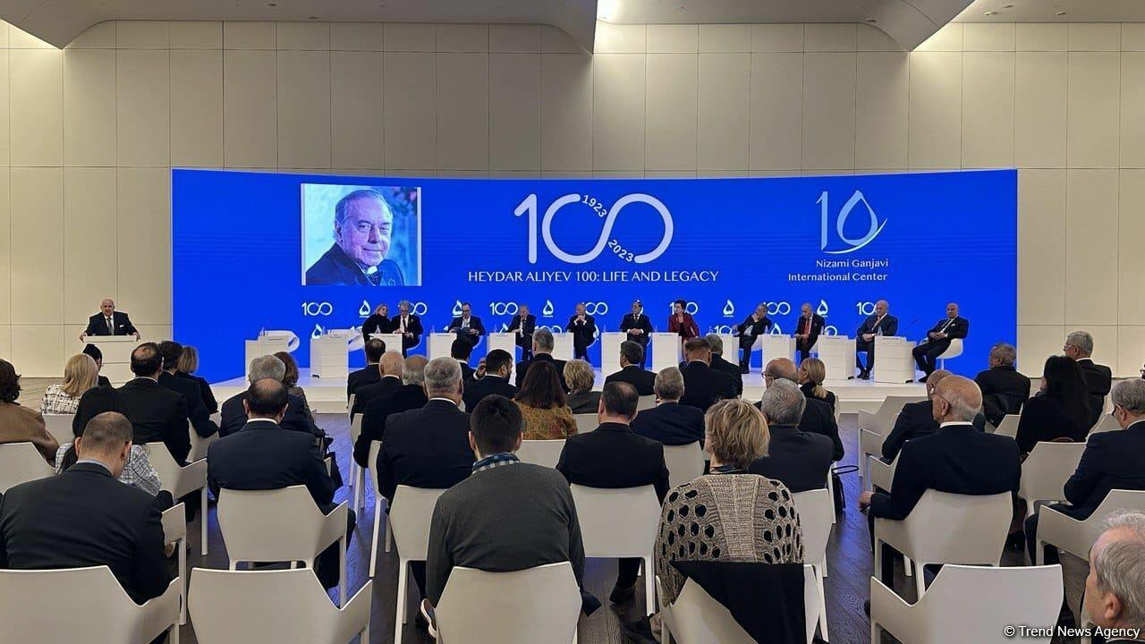 В Баку прошло мероприятие на тему "Гейдар Алиев - 100: жизнь и наследие"