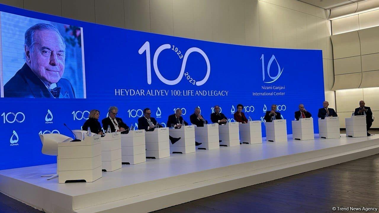 В Баку прошло мероприятие на тему "Гейдар Алиев - 100: жизнь и наследие"