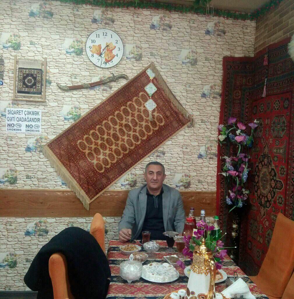 Sürücü sükan arxasında öldü, maşını piyadaların üstünə çıxdı