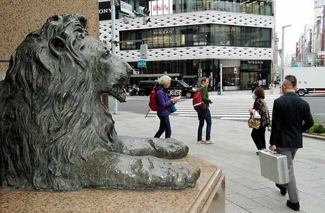 В Токио сняли маску с местной достопримечательности