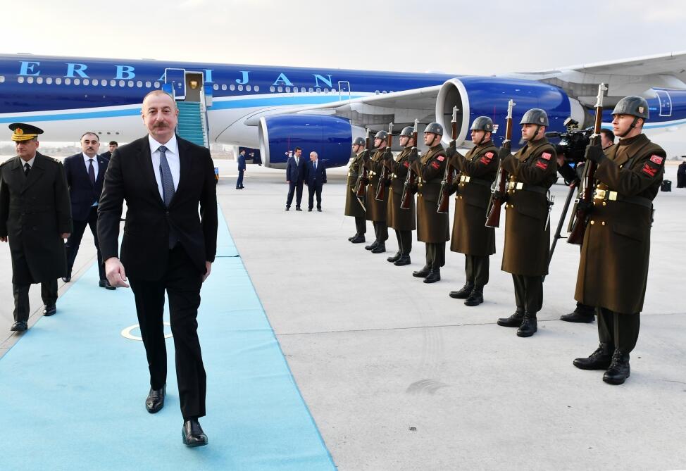 Президент Ильхам Алиев прибыл с визитом в Турцию