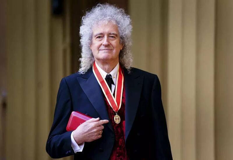 Король Карл III посвятил гитариста Queen Брайана Мэя в рыцари