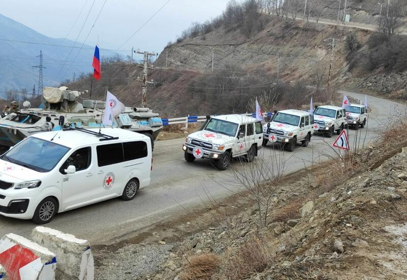 По Лачинской дороге беспрепятственно проехали автомашины Красного Креста