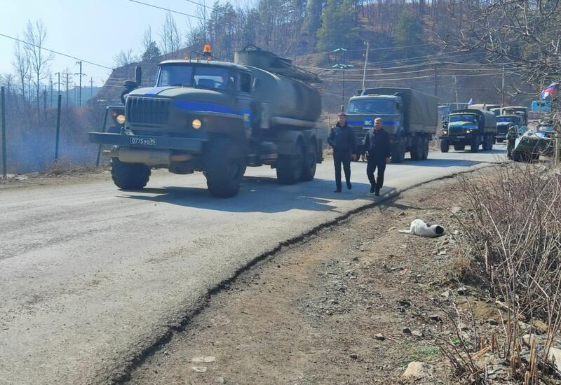 По Лачинской дороге беспрепятственно проехала автоколонна миротворцев