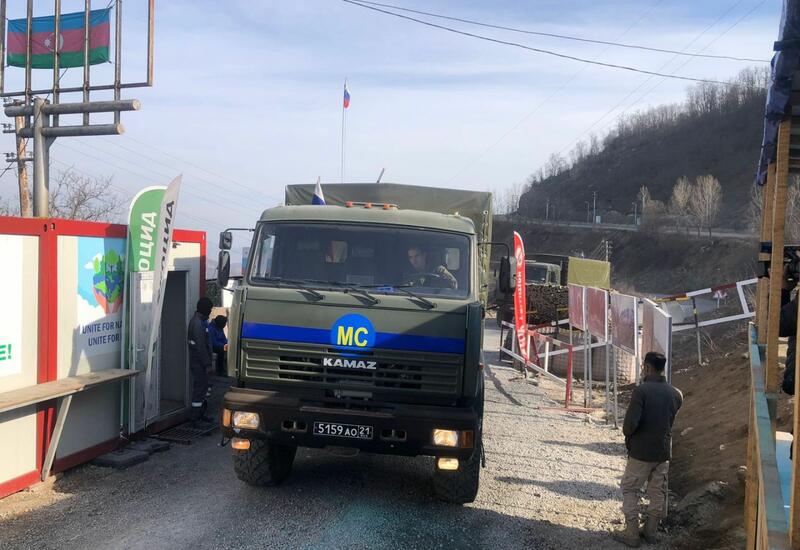 По Лачинской дороге беспрепятственно проехала автоколонна миротворцев