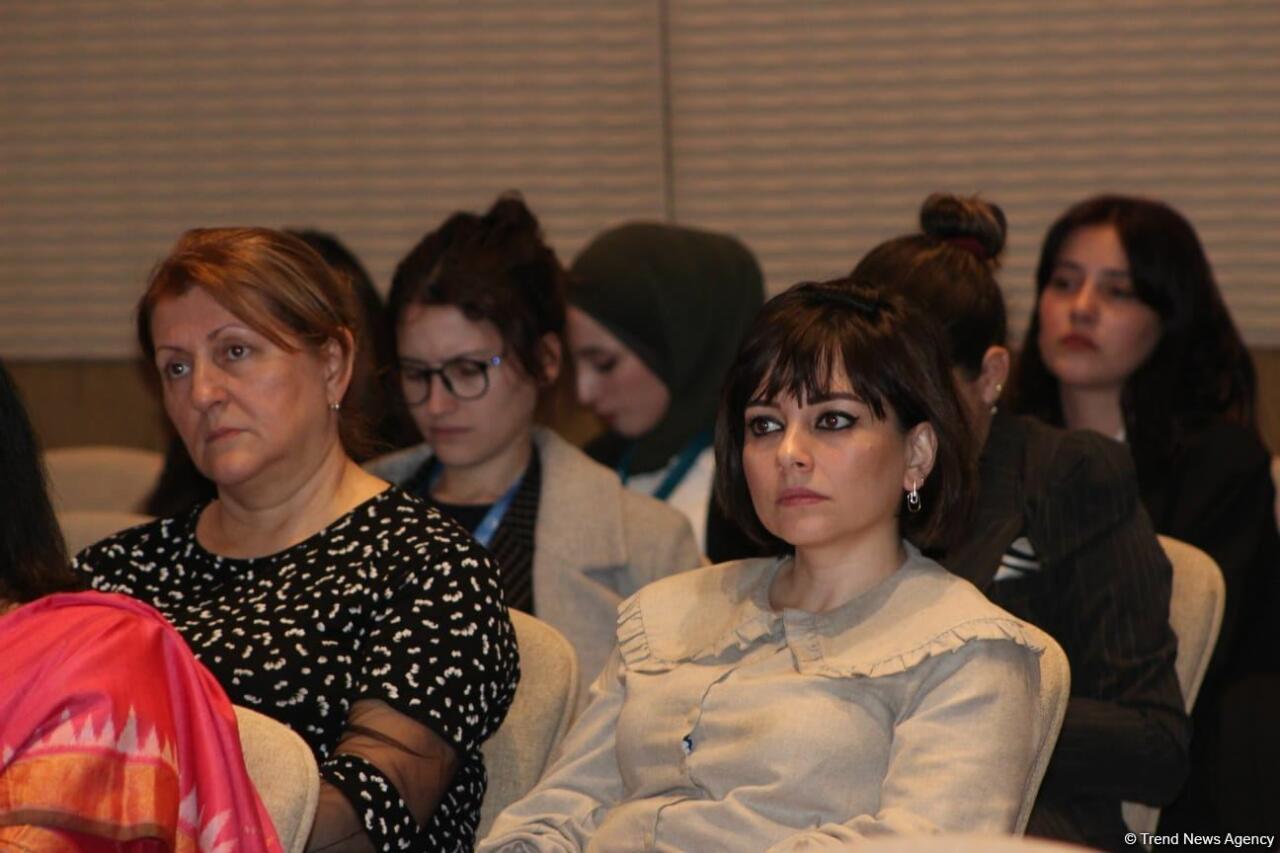На международной конференции по исламофобии обсуждены конспирологические теории о мусульманах