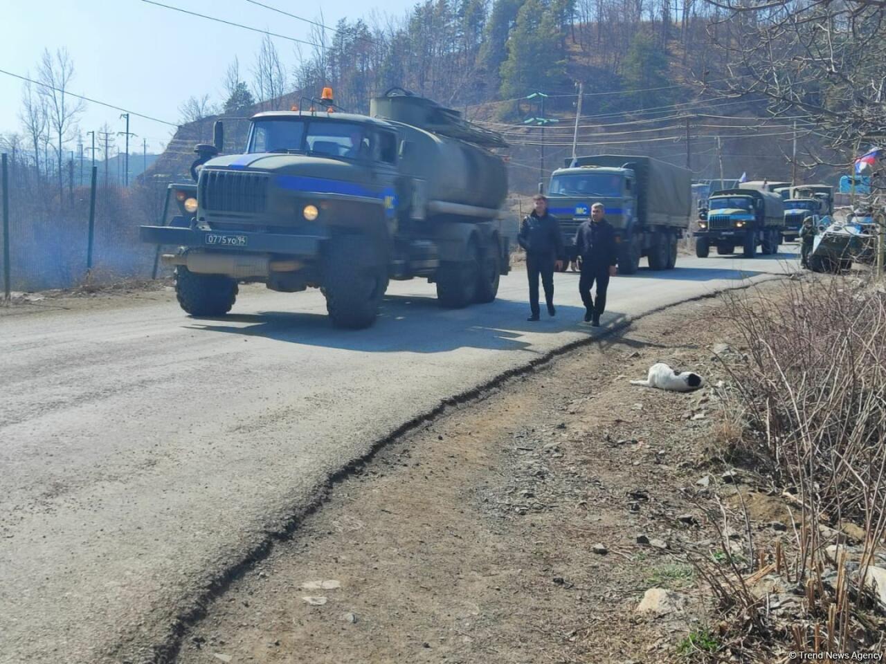 По Лачинской дороге беспрепятственно проехала автоколонна миротворцев