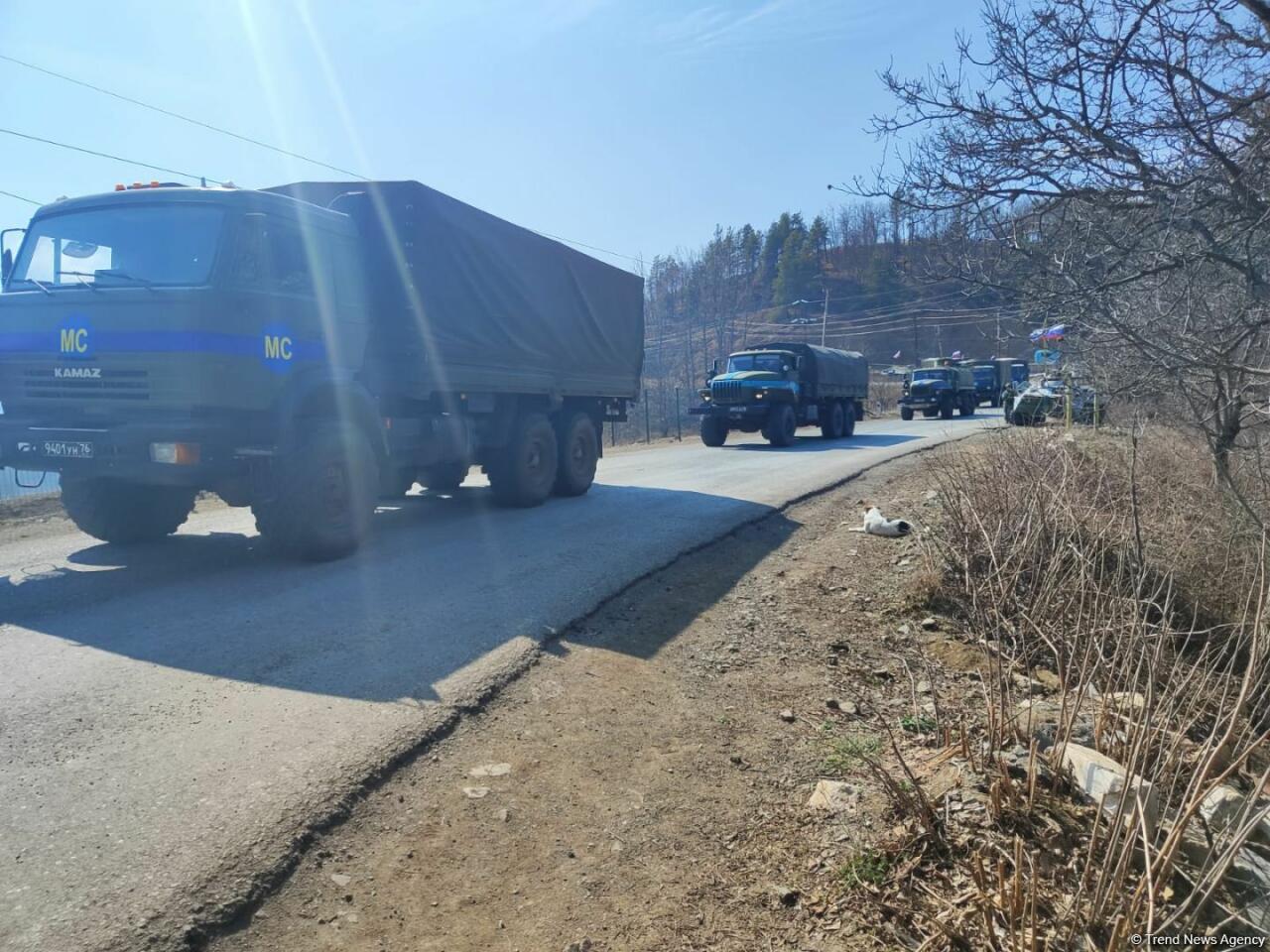 По Лачинской дороге беспрепятственно проехала автоколонна миротворцев