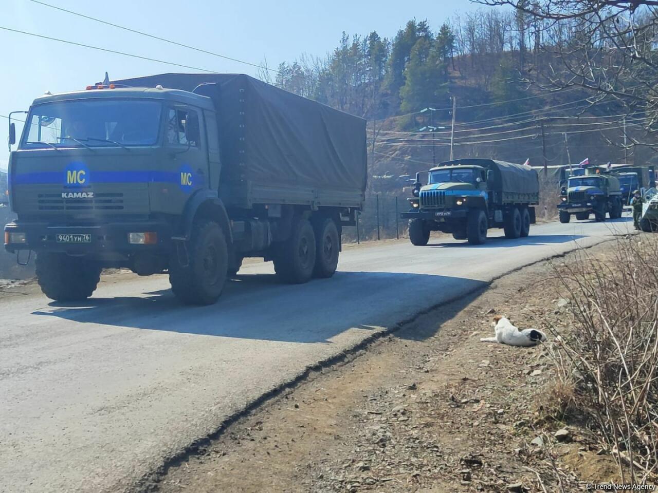 По Лачинской дороге беспрепятственно проехала автоколонна миротворцев