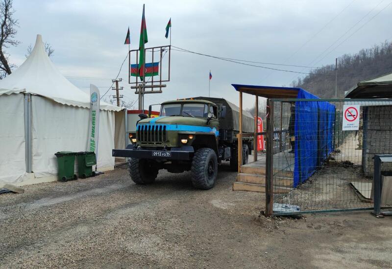 По Лачинской дороге беспрепятственно проехала автоколонна миротворцев