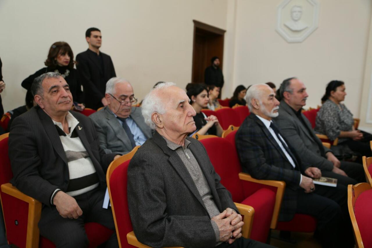 В Баку прошла презентация книги "Азербайджанское исполнительское искусство: страницы истории"