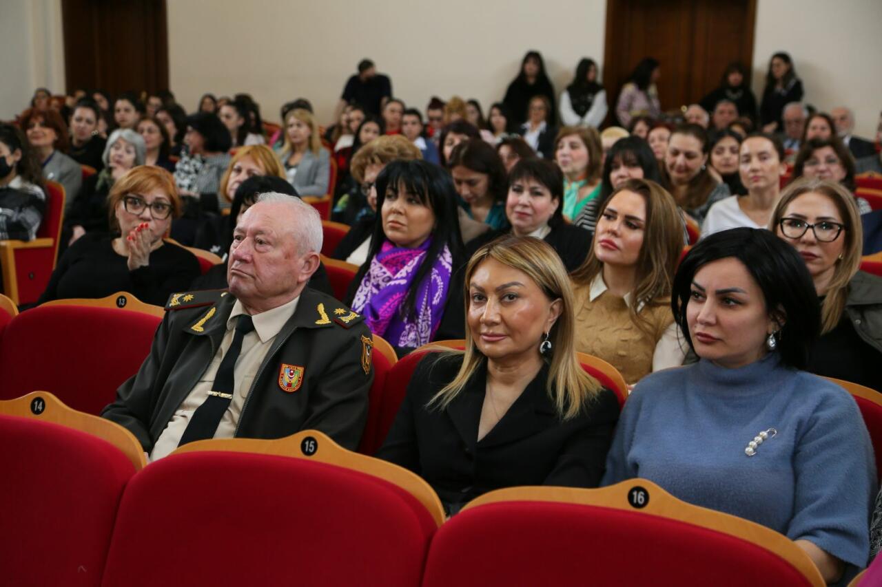 В Баку прошла презентация книги "Азербайджанское исполнительское искусство: страницы истории"