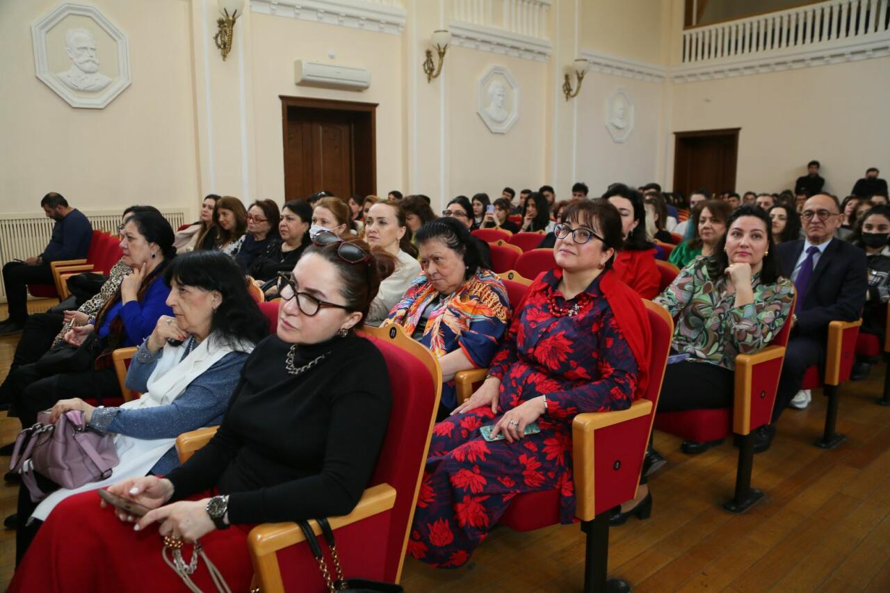 В Баку прошла презентация книги "Азербайджанское исполнительское искусство: страницы истории"