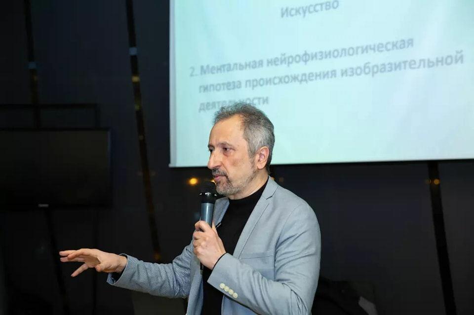 В Баку прошла презентация книги "От культа к культуре" Теймура Даими
