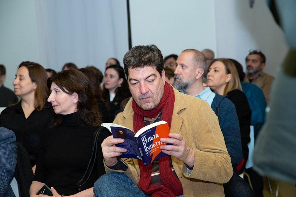 В Баку прошла презентация книги "От культа к культуре" Теймура Даими