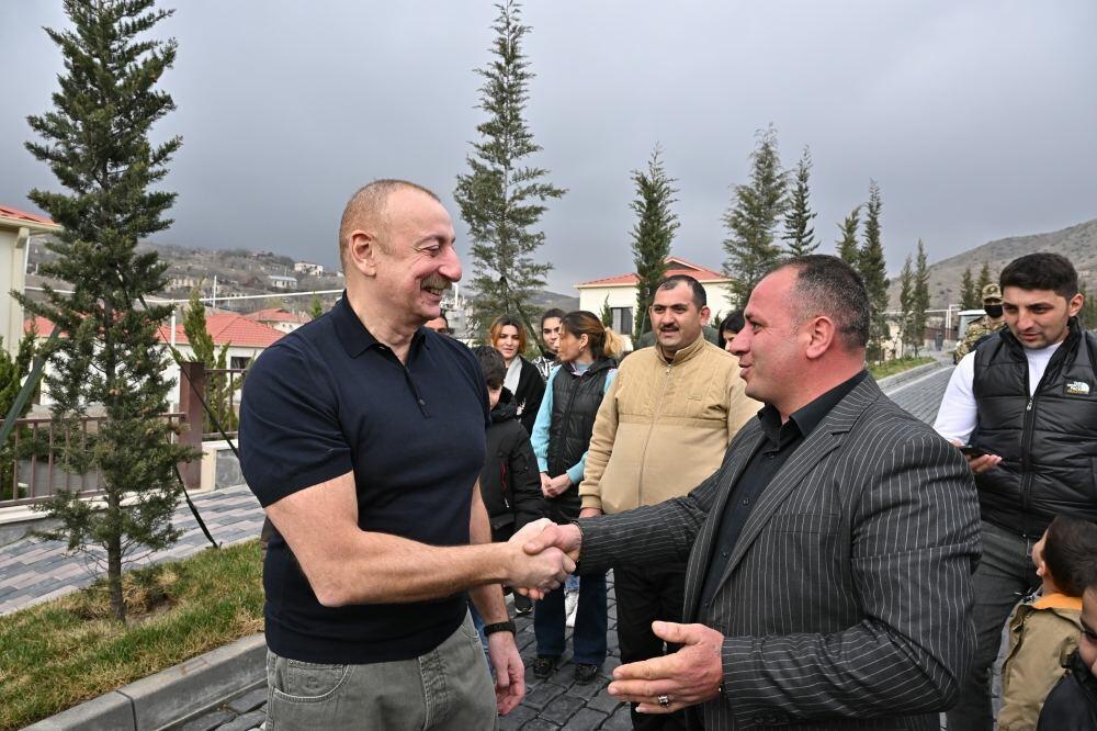 Искренняя встреча Президента Ильхама Алиева и Первой леди Мехрибан Алиевой с жителями села Талыш