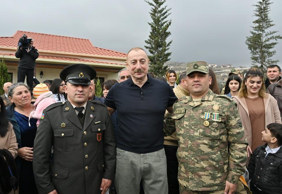 Искренняя встреча Президента Ильхама Алиева и Первой леди Мехрибан Алиевой с жителями села Талыш