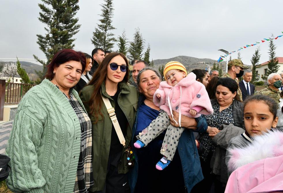 Искренняя встреча Президента Ильхама Алиева и Первой леди Мехрибан Алиевой с жителями села Талыш