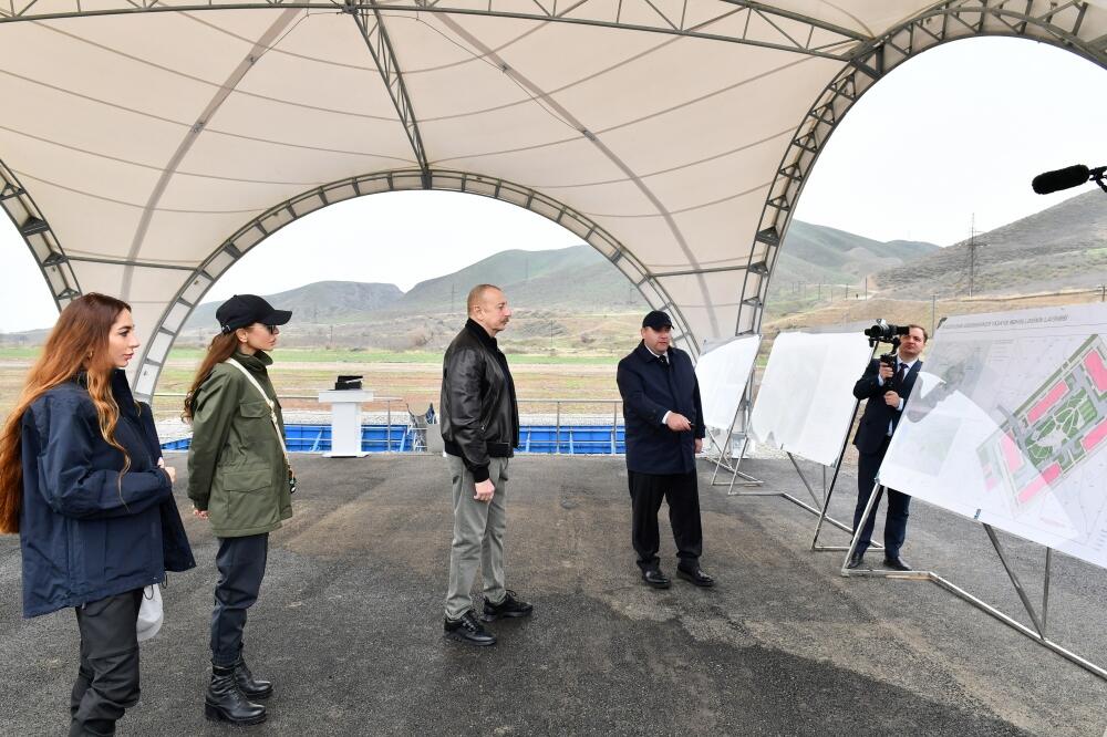 Prezident İlham Əliyev və Birinci xanım Mehriban Əliyeva Suqovuşanda yaşayış məhəlləsinin təməlqoyma mərasimində iştirak ediblər