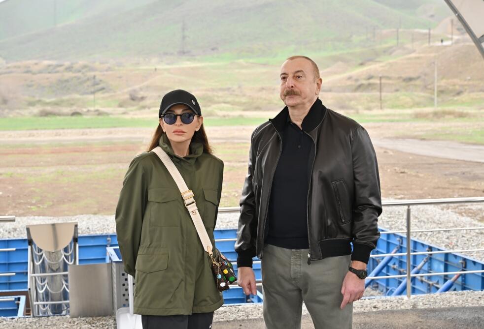 Prezident İlham Əliyev və Birinci xanım Mehriban Əliyeva Suqovuşanda yaşayış məhəlləsinin təməlqoyma mərasimində iştirak ediblər